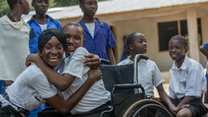 Người khuyết tật cũng có quyền học tập, vui chơi.