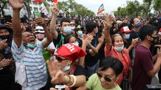 Hàng nghìn người dân Thái Lan tham gia biểu tình.
