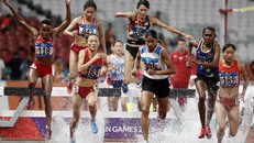 Nguyễn Thị Oanh (843) trên đường chạy 3.000m VCN - Ảnh: Reuters