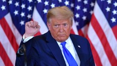 Chiến dịch của Trump liên tục đưa ra cáo buộc gian lận bầu cử. (Nguồn: LATimes).