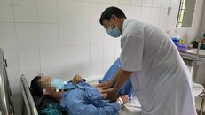 Bệnh nhân bị gãy “của quý” được điều trị tại BV Đa khoa Trung ương Cần Thơ.