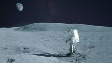 Mất bao lâu để đi bộ quanh mặt Trăng? 