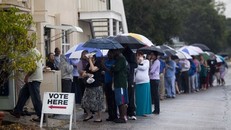 Tỷ lệ cử tri đi bầu tăng tại 5 bang chiến trường của Mỹ