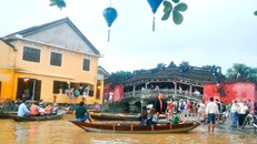 Chùa Cầu cũng trở thành địa điểm thu hút du khác