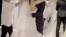 Cặp đôi đi thử áo cưới