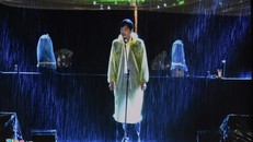 Ông Đặng Việt Dũng, Phó chủ tịch UBND TP Đà Nẵng phát biểu giữa trời mưa