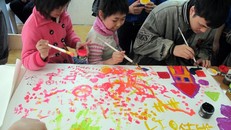 Trẻ em thiệt thòi, khuyết tật thỏa sức sáng tạo tại sân chơi sáng tạo Tòhe