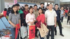 Cả gia đình rạng rỡ khi vừa hiến máu xong. Ảnh: L.Hảo