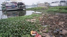 Toàn bộ khu vực các nhà nổi tháo dỡ ngập ngụa rác thải