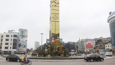 Cột đồng hồ 35 tỷ nằm giữa Hạ Long