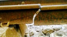Đoạn ray tàu bị gãy làm đôi tại km 47, cầu 77 gần ga Cẩm Giàng (Hải Dương)