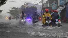 Tỉnh lộ 43 P. Bình Chiểu, Q.Thủ Đức chìm trong biển nước.