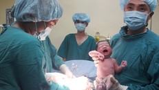 Cháu bé đầu tiên ra đời nhờ kỹ thuật IUI tại BV Hoàn Mỹ-Minh Hải. Ảnh: Thanh Trà