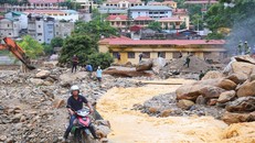 Hơn 10 ngôi nhà bị san phẳng. (Ảnh: Phạm Dự)