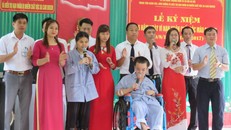 Lời ca “Như có Bác Hồ trong ngày vui đại thắng” kết thúc buổi sáng giao lưu văn nghệ đầm ấm càng thắt chặt tình cảm giữa cán bộ và bệnh nhân