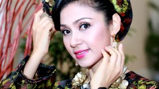 Tuổi thơ cực khổ bên người mẹ nghèo của diễn viên Việt Trinh