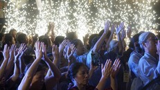 Tháng 7 Âm lịch trong Đạo Phật còn gọi là tháng báo hiếu cha mẹ, tháng của lễ Vu Lan. Đây là ngày lễ lớn với ý nghĩa giáo dục lòng hiếu thảo. Ảnh: Hữu Nghị