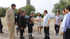 Bà Irina Bokova đến thăm Ninh Bình (Ảnh: TTXVN)