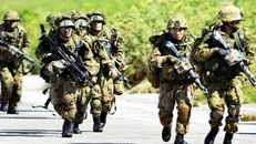 Binh sĩ Nhật Bản tham gia tập trận. Ảnh: Reuters