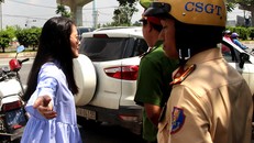 Diễn viên Ngọc Lan đang cãi cự CSGT