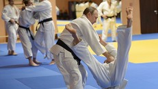 Tổng thống Nga Vladimir Putin trong một buổi luyện tập cùng thành viên đội tuyển judo quốc gia Nga. Ảnh: Sputnik