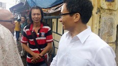 Phó Thủ tướng Vũ Đức Đam trò chuyện với các đạo diễn tại Hãng Phim truyện VN