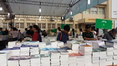 Giới trẻ đến với Hội sách Hà Nội sáng 22/9