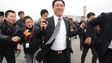 Từ trẻ mồ côi thành người giàu nhất Trung Quốc