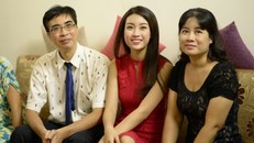 Hoa hậu Đỗ Mỹ Linh và ba mẹ