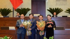 Thủ tướng Chính phủ Nguyễn Xuân Phúc, Chủ tịch Quốc hội Nguyễn Thị Kim Ngân chúc mừng ông Nguyễn Văn Thể và ông Lê Minh Khái