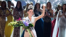 Người đẹp Nam Phi Demi-Leigh Nel-Peters