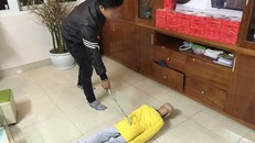 Trần Hoài Nam dựng lại hiện trường. Ảnh: Công an cung cấp