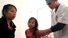 Các em học sinh được đưa đến bệnh viện kịp thời nhưng chưa rõ nguyên nhân vì sao phát bệnh