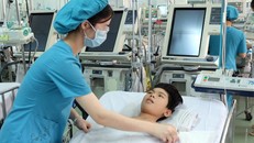 Cậu bé 12 tuổi đang được chăm sóc tại bệnh viện