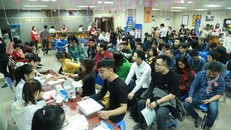 Hàng trăm người xếp hàng chờ hiến máu O sau lời kêu gọi của Viện Huyết học