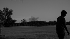 ‘Bom’ trước cửa nhà