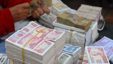 Tiền mới khan hiếm, phí đổi tiền lẻ ‘nhảy múa’