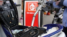 Đề xuất tăng kịch trần thuế xăng, dầu