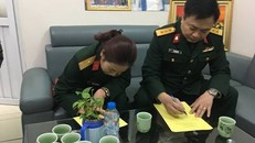 Hai vợ chồng quân nhân - anh Võ Thanh Hải và chị Trần Thị Thu Hiền đăng ký hiến tạng