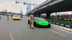 Hai siêu xe bị CGST tuýt còi. (Nguồn: Otofun)