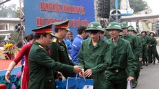 Ngày hội tòng quân nắng ấm, gần 3.500 thanh niên Hà Nội nhập ngũ