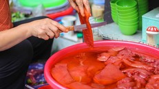 Rủ nhau lên phố cổ nếm đặc sản biển