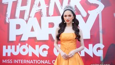 Hương Giang sexy trong tiệc mừng đăng quang Hoa hậu