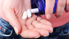 Tác dụng phụ của việc bổ sung canxi