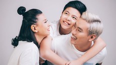 Kiều Minh Tuấn cõng Cát Phượng khi đi du lịch kỷ niệm 10 năm yêu nhau