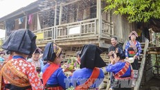 Ngày hội Bun huột nặm, té nước - cầu mưa của người dân tộc Lào ở bản Na Sang, xã Núa Ngam, huyện Điện Biên, tỉnh Điện Biên. Ảnh: Xuân Tư/TTXVN