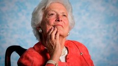 ựu đệ nhất phu nhân Mỹ Barbara Bush. (Nguồn: AP)