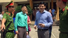 Bị cáo Hoàng Công Lương rời phiên tòa (thứ 2 từ trái qua). Ảnh: Nguyễn Hoàn