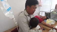 Nhiều phụ nữ, trẻ em nhập viện sau khi ăn cỗ cưới