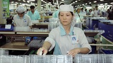 Lao động nữ chịu nhiều thiệt thòi do việc điều chỉnh đột ngột